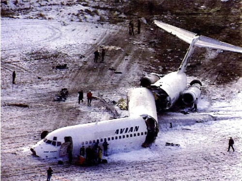 飞机相撞583人死亡